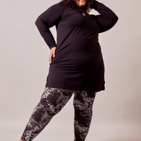 Blouse longue col V noir  à manches longues fabriquée au Québec, Canada