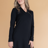 Blouse longue col V noir  à manches longues fabriquée au Québec, Canada