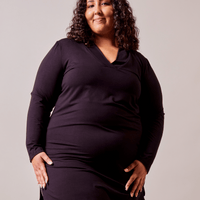 Blouse longue col V noir  à manches longues fabriquée au Québec, Canada