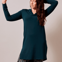 Blouse longue col V vert chasseur à manches longues fabriquée au Québec, Canada