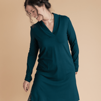 Blouse longue col V vert chasseur à manches longues fabriquée au Québec, Canada