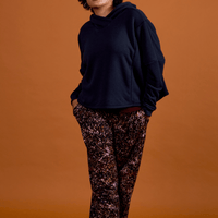 haut douillet à capuchon noir