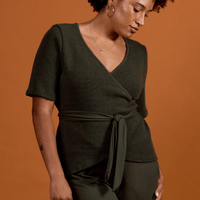 Haut cache-cœur avec ceinture