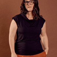 haut col drapé noir