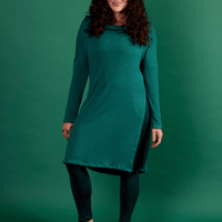 tunique fluide à manches longues et avec un col drapé