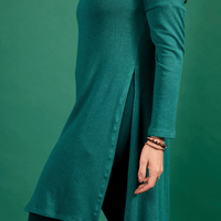 tunique fluide à manches longues et avec un col drapé