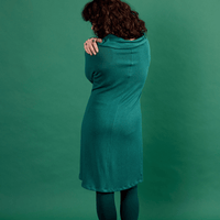 tunique fluide à manches longues et avec un col drapé