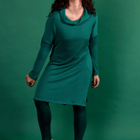 tunique fluide à manches longues et avec un col drapé