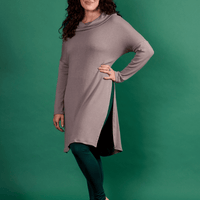 tunique fluide avec manches longues, col drapé et fentes