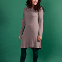 tunique fluide avec manches longues, col drapé et fentes