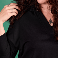 Tunique décontractée avec capuchon et col en V