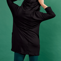 Tunique décontractée avec capuchon et col en V