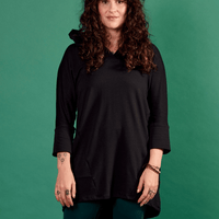 Tunique décontractée avec capuchon et col en V