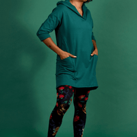 Tunique décontractée avec capuchon et col en V