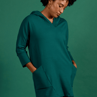 Tunique décontractée avec capuchon et col en V