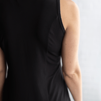 Camisole longue de yoga en bambou noir fabriquée au Québec.