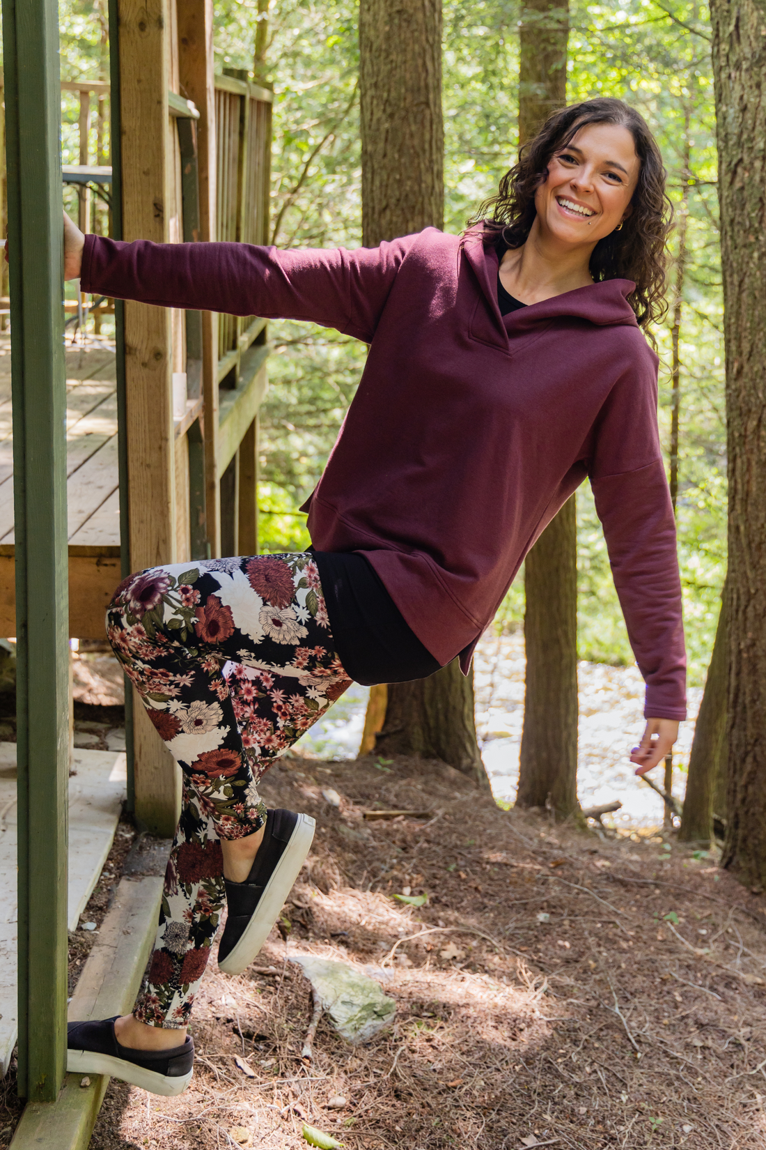 Chandail moelleux à capuchon - cassis