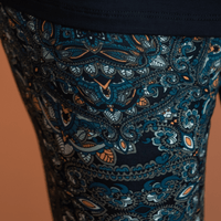 Legging avec des motifs Mayurah, mandala, fond noir émeraude turquoise , paon, fait au Québec, Canada.