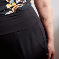Capri pour femme jambe évasée noir fabriqué au Québec.