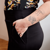 Capri pour femme jambe évasée noir fabriqué au Québec.