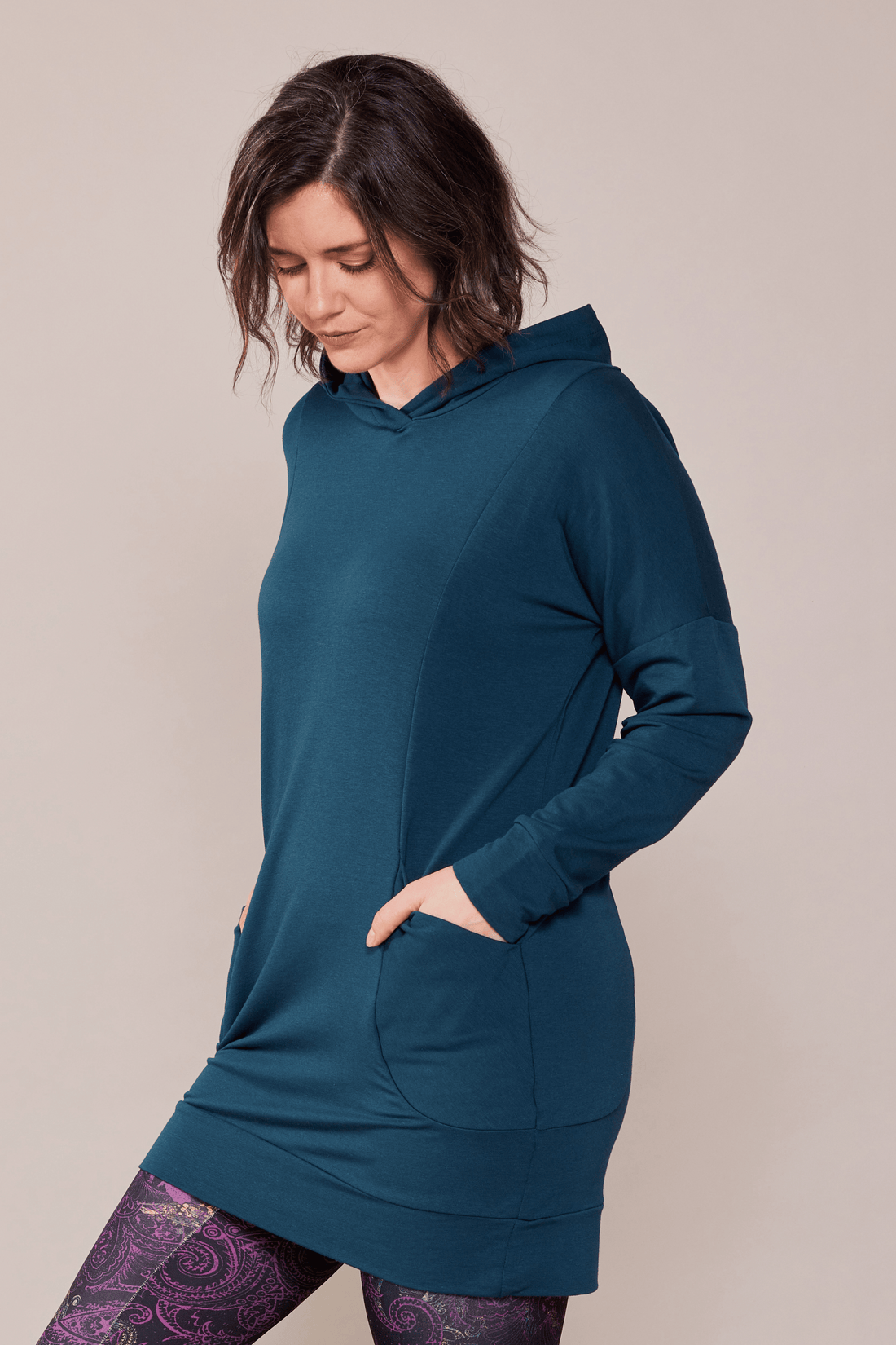 Tunique en molleton émeraude à manches longues avec poches et capuchon fait au Québec, Canada