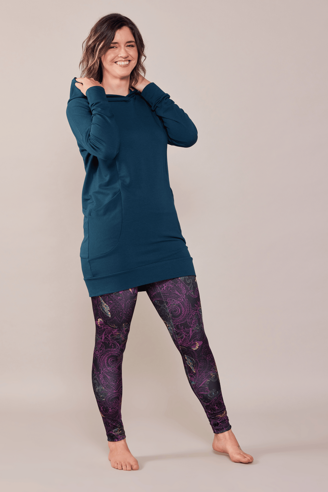 Tunique en molleton émeraude à manches longues avec poches et capuchon fait au Québec, Canada