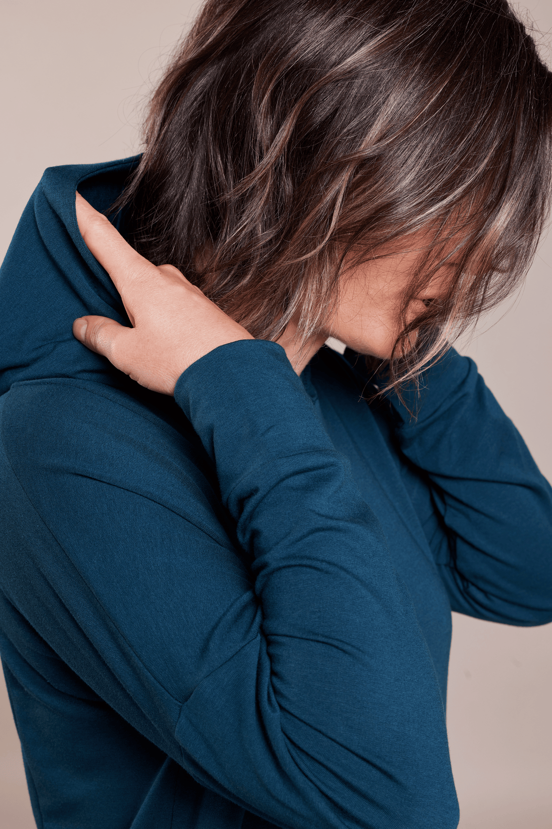 Tunique en molleton émeraude à manches longues avec poches et capuchon fait au Québec, Canada