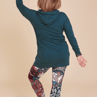 Tunique en molleton émeraude à manches longues avec poches et capuchon fait au Québec, Canada