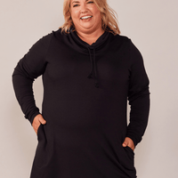 Tunique en molleton noir avec poches et col à cordons