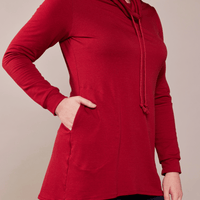 Tunique en molleton rouge avec poches et col à cordons