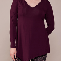 Tunique fluide asymétrique à manches longues avec col en V merlot