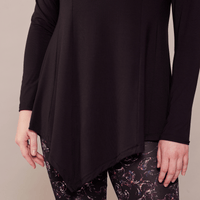 Tunique fluide asymétrique noire à manches longues avec col en V