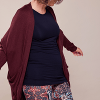 Veste cocon en tricot léger avec poches rouge bourgogne