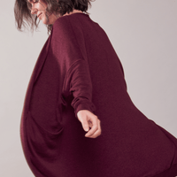 Veste cocon en tricot léger avec poches rouge bourgogne