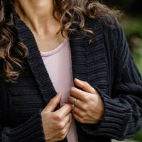PRÉCOMMANDE - Veste réconfortante maille torsadée - noir