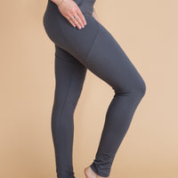 Legging doux effet polar gris taille haute avec poches fabriqué au Québec.