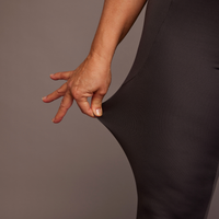 Legging confortable uni gris charbon taille haute avec poches fabriqué au Québec.