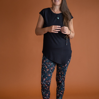 Legging confortable à motifs fleuris fabriqué au Québec.