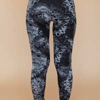 Legging confortable taille haute tie dye gris et noir fabriqué au Québec.