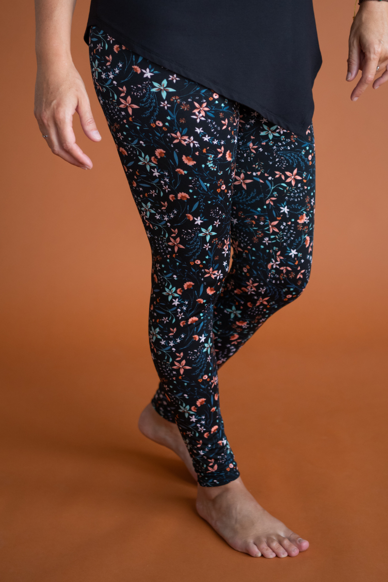 Legging confortable à motifs fleuris fabriqué au Québec.