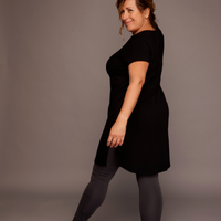 Legging confortable uni gris charbon taille haute avec poches fabriqué au Québec.