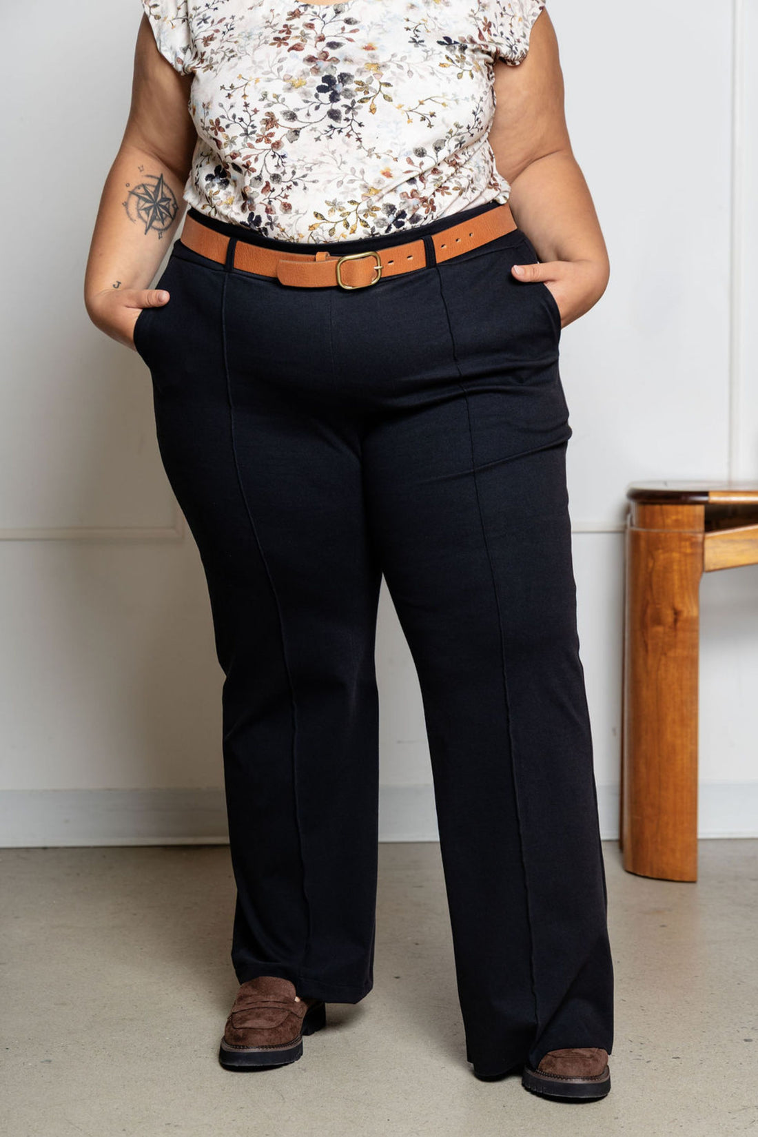 Pantalon effet denim évasé structuré - noir