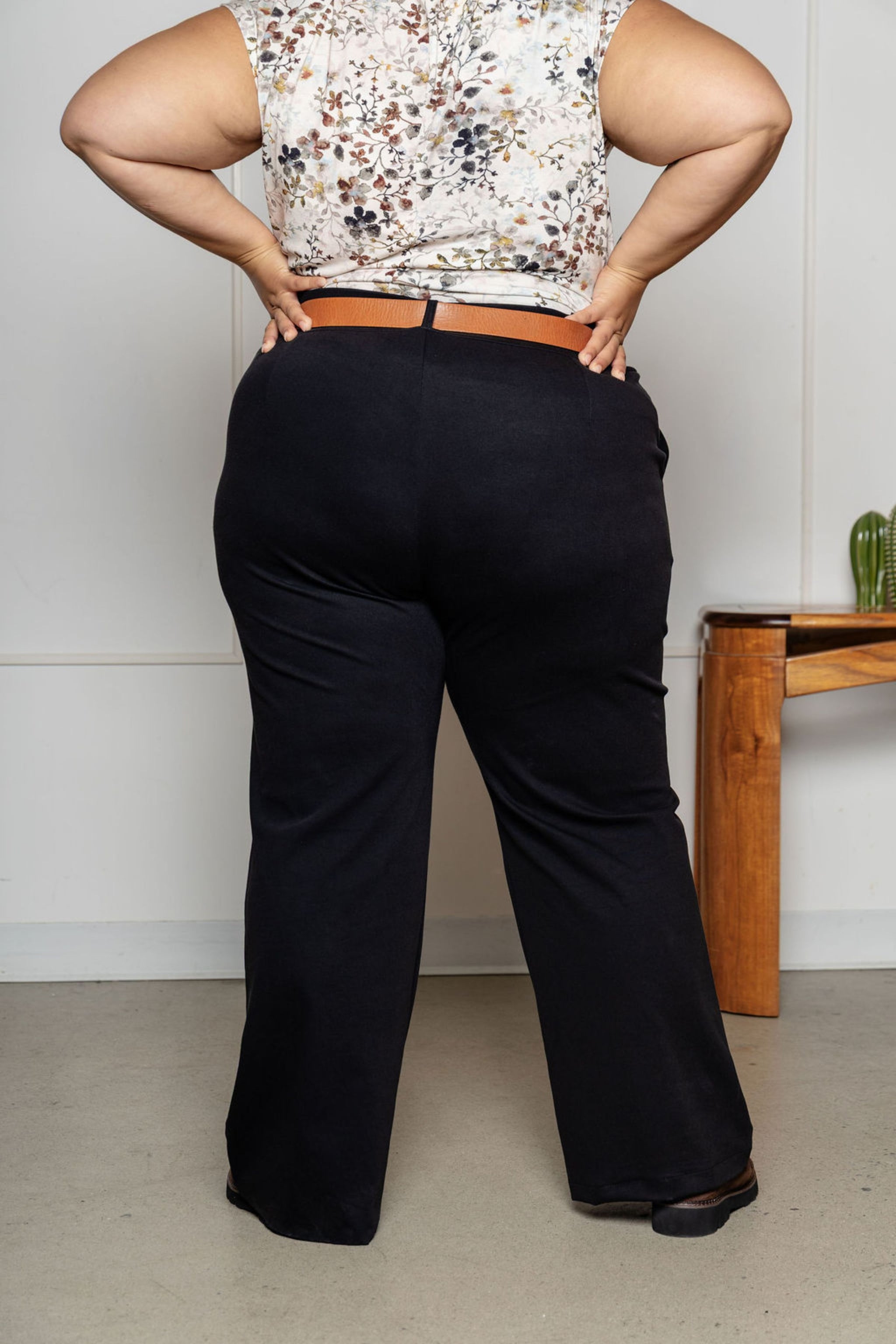Pantalon effet denim évasé structuré - noir