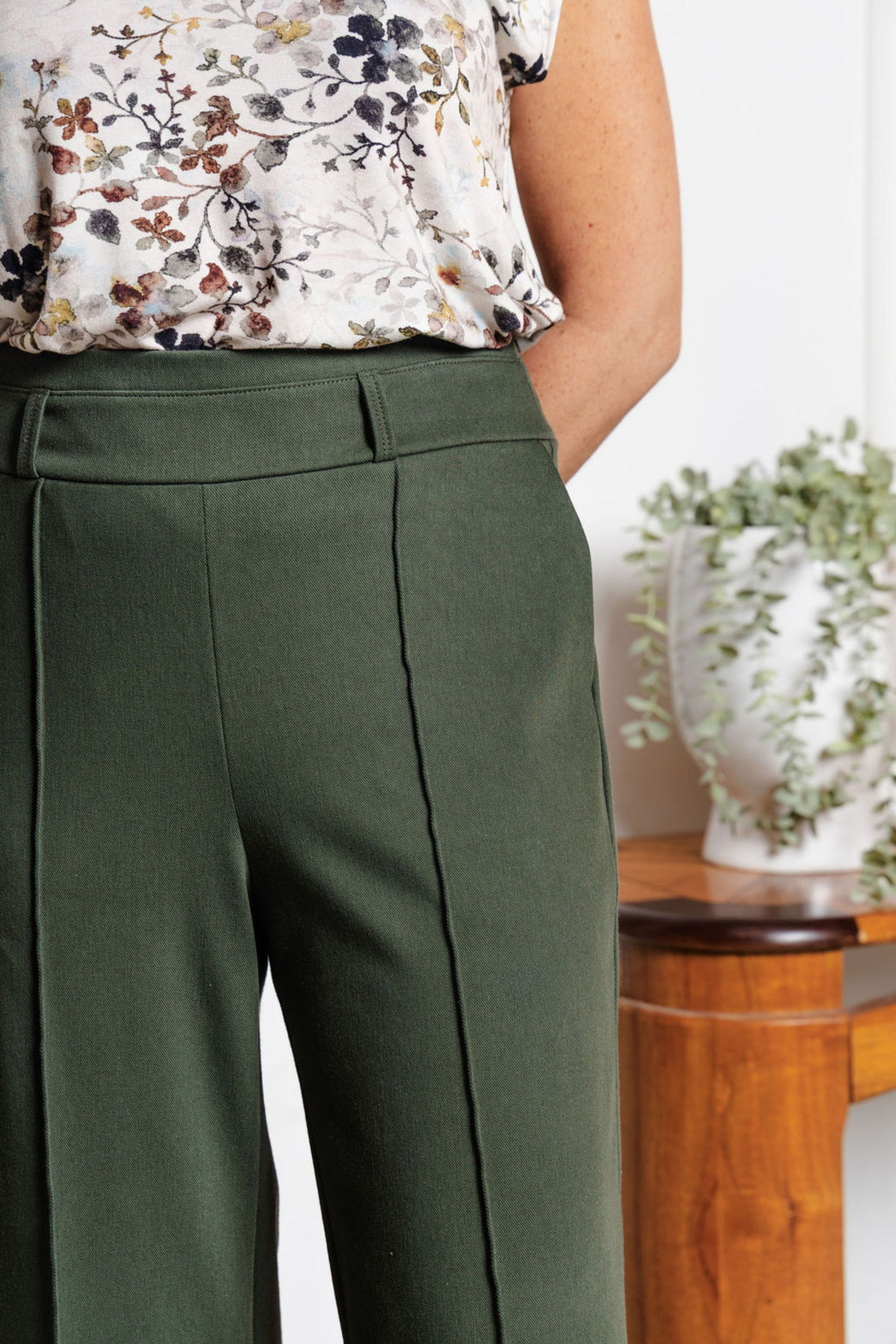 Pantalon effet denim évasé structuré - matcha