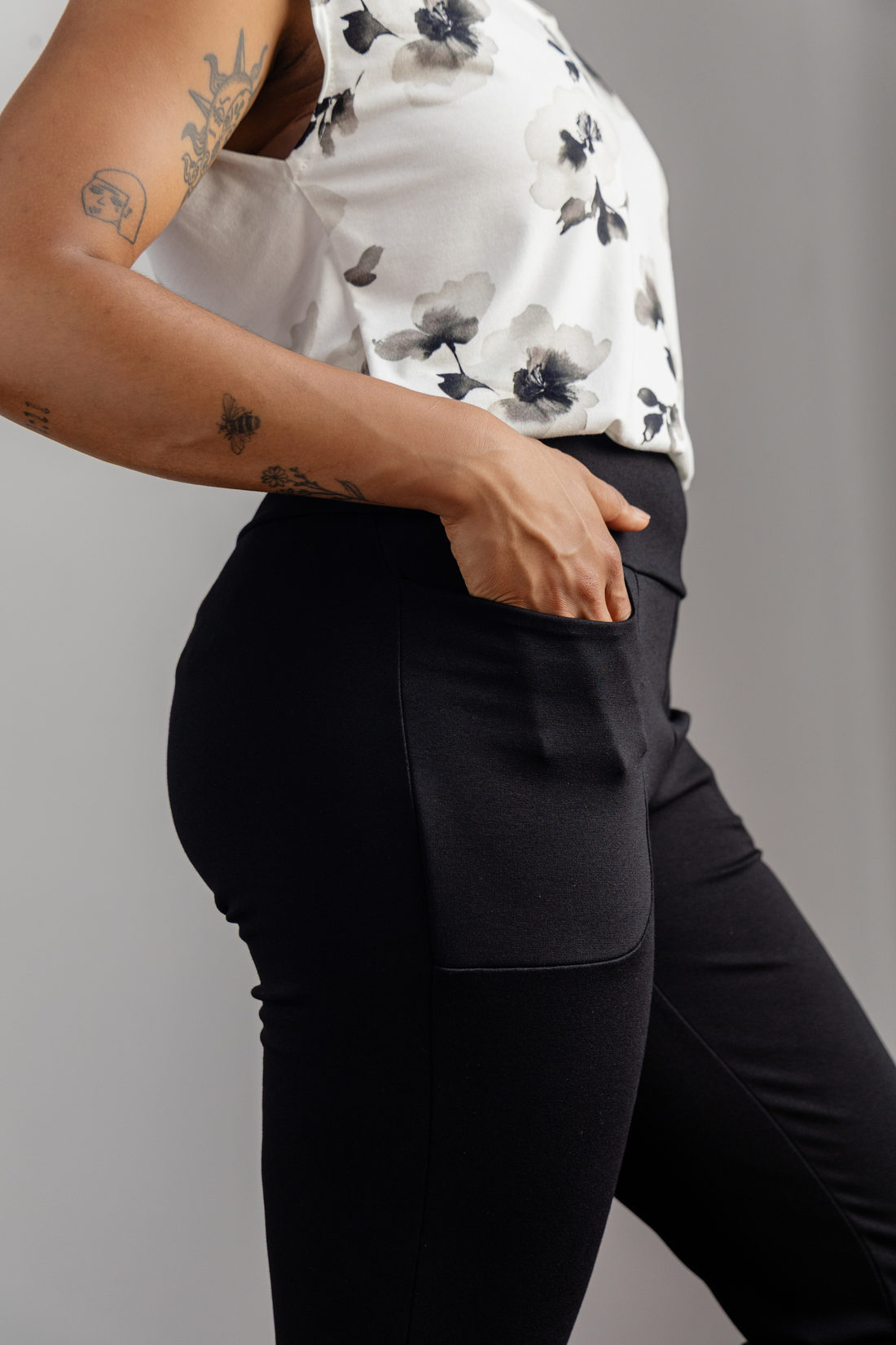 Pantalon habillé avec poches jambe droite - noir