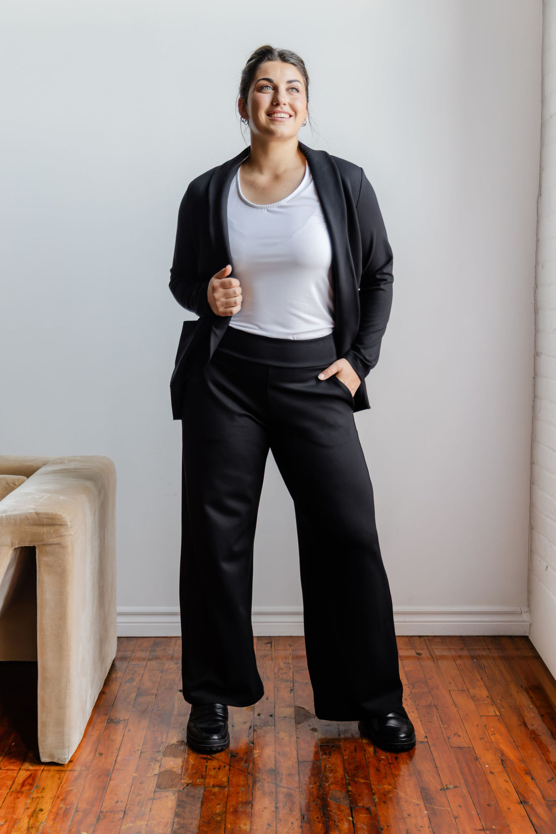 Pantalon large noir habillé pour femme fabriqué au Québec