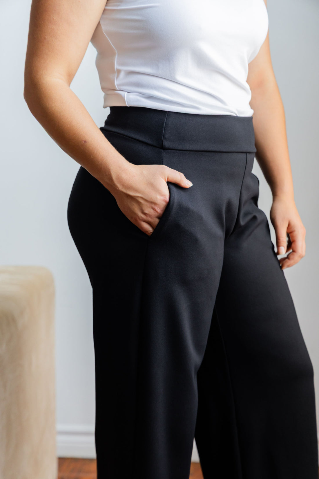 Pantalon large noir habillé pour femme fabriqué au Québec
