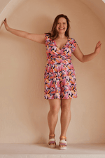 Combinaison jupe-culotte à motifs fleuris dans les teintes de rose, fait au Québec, Canada.