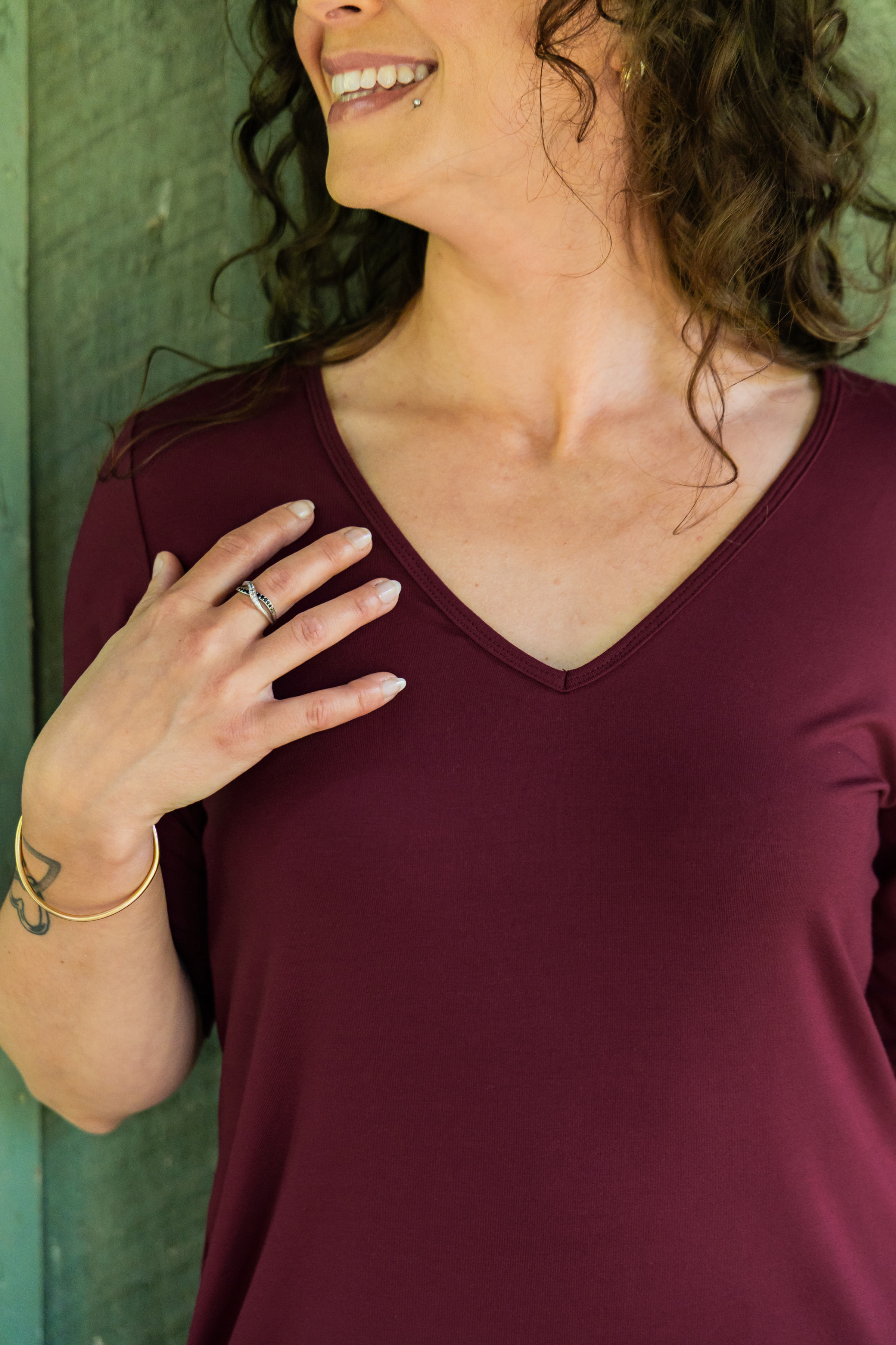 Haut essentiel col V - amarante