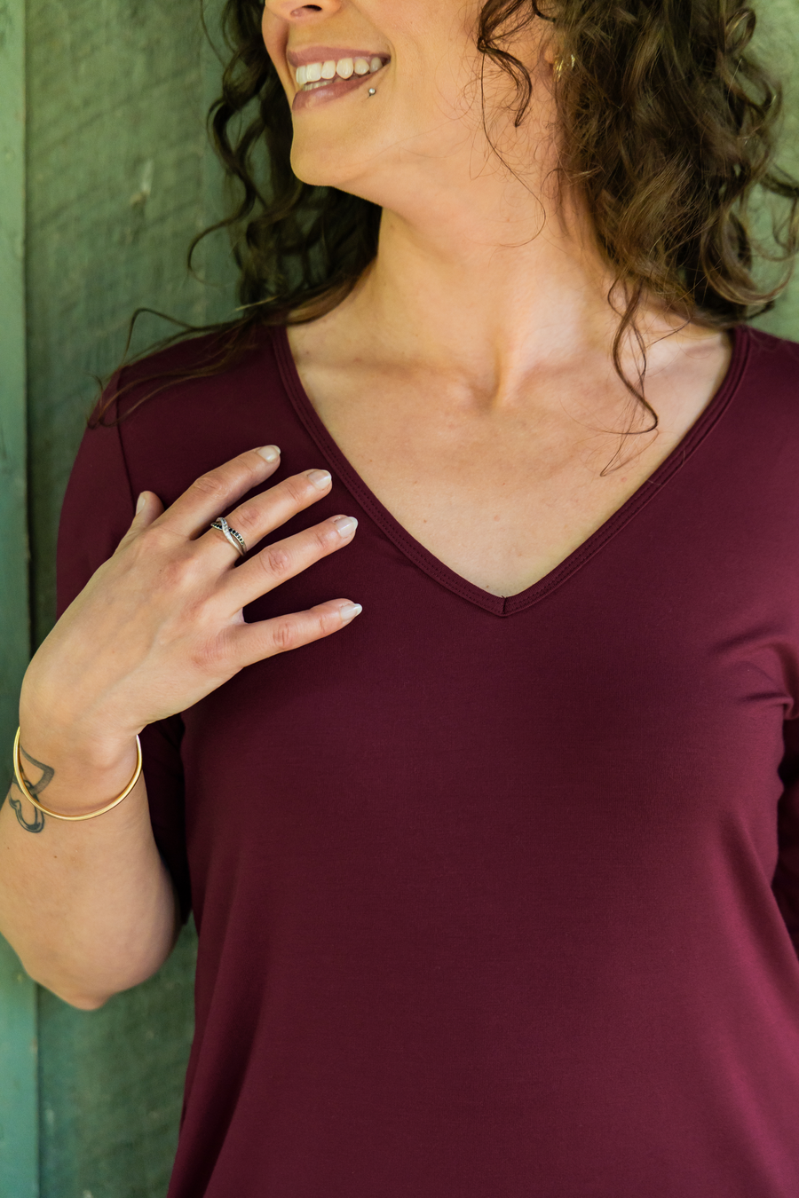 Haut essentiel col V - amarante